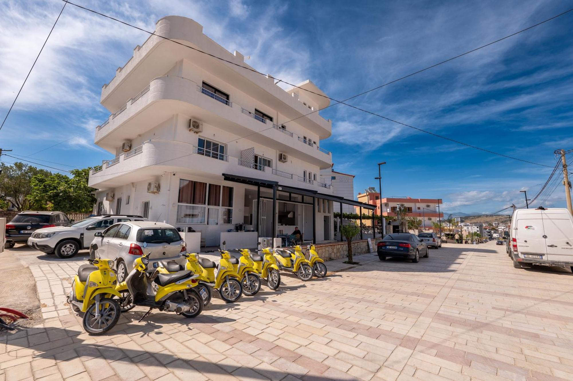 Rest Hour Hotel Ксаміл Екстер'єр фото